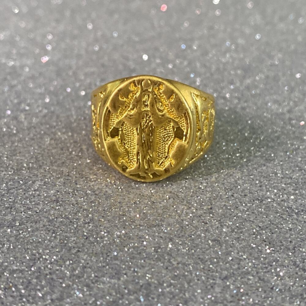 Gold tone ring Size 11